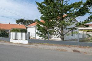 Maisons de vacances Belle maison avec jardin a 160 m de la Grande Plage de Tharon : photos des chambres