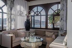 Villa Roussa Suites Syros Greece