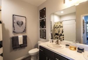 Luxury Condos at Anton Menlo w Pool & Amenities