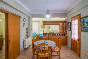 Traditional style 3 bedroom flat in Lixouri 6 guests