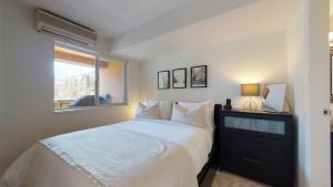 1BR + Den | Marketplace Lodge | Gas Fireplace | Village Location | Complex Hot Tub