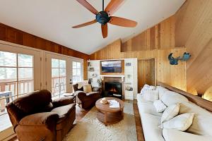 Four-Bedroom House room in Arrowhead Villas Family Getaway - Game Room & Deck home