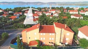 SOLARIS Modern Apartments with Sea View & Free Private Parking