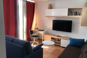 Home Secret relax, pool , wifi,