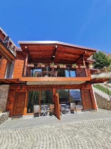 Sindy Wooden Apartments