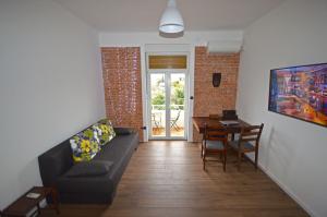 Balcony 4 bedroom apartment by Book-Rijeka