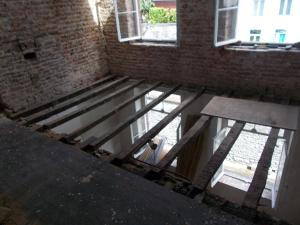 AU PIED DE LABBAYE DE LEFFE