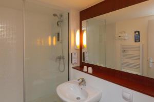 Hotels Kyriad Chantilly Sud - Luzarches : Chambre Double