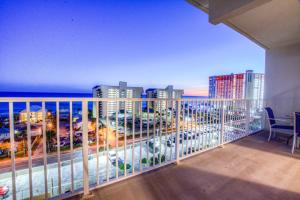 Apartment room in 10th FLOOR! Beautiful 3 BD Great Amenities And Great Location