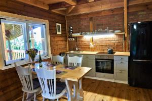 Rudera u Sióstr DREWNIANY DOMEK Stróża