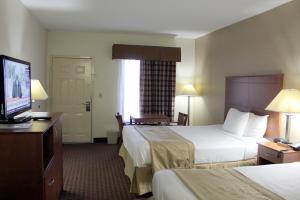 Queen Room with Two Queen Beds - Mobility Access/Non-Smoking room in Baymont by Wyndham Franklin