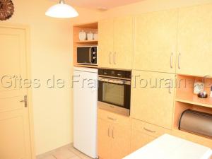 Maisons de vacances Gite La Tour-Saint-Gelin, 3 pieces, 5 personnes - FR-1-381-434 : photos des chambres