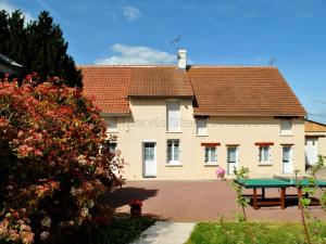 Maisons de vacances Gite La Tour-Saint-Gelin, 3 pieces, 5 personnes - FR-1-381-434 : photos des chambres