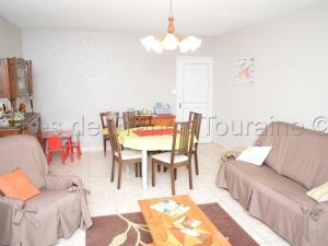 Maisons de vacances Gite La Tour-Saint-Gelin, 3 pieces, 5 personnes - FR-1-381-434 : photos des chambres