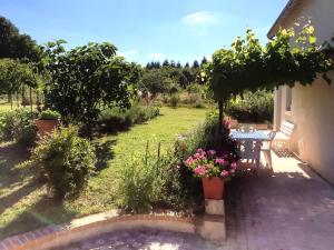 Maisons de vacances Gite Mazieres-de-Touraine, 3 pieces, 4 personnes - FR-1-381-200 : photos des chambres