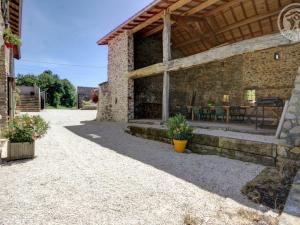 Maisons de vacances Gite Croizet-sur-Gand, 6 pieces, 13 personnes - FR-1-496-25 : photos des chambres