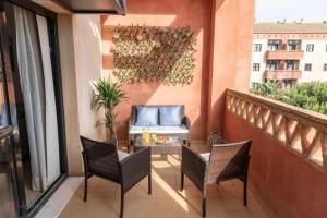 Apartamento junto a la playa con piscina y parking