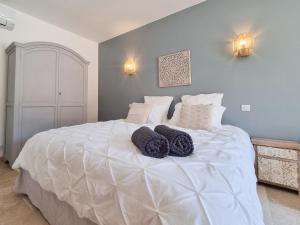 B&B / Chambres d'hotes Cosy en Provence - Piscine chauffee de mai a septembre : Chambre Lit King-Size
