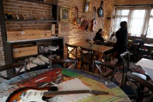 Le Petit Secret, Korce, Albania