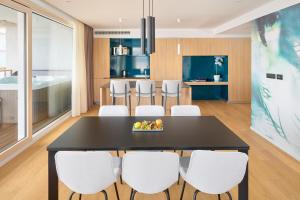 Two-Bedroom Apartment with Terrace, Sea View and Jacuzzi room in Amphora's Garden