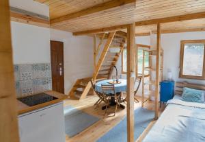 Rustic&Green Guesthouse for 6 people FREE AIRCONDITIONER FREE COFFEE FREE PARKING