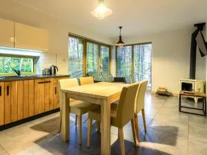 Mazursko - komfortowe apartamenty nad jeziorem, sauna, kominki na parterze - Wojciechy