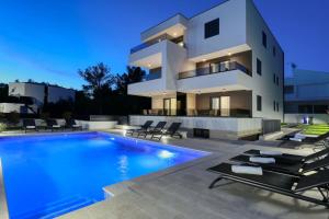 Villa Ankora 1 with heated pool