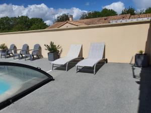 B&B / Chambres d'hotes Chez les J-FOLAIS - 3 kms Puy duFou - Les Epesses : photos des chambres