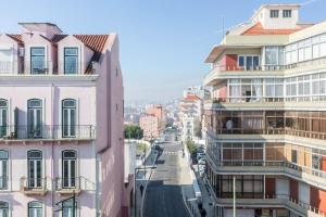 Superb Apartments Overlooking Graça in Lisbon