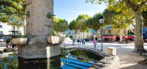 Maisons de vacances Maison charmante a Jaujac avec terrasse et plancha : photos des chambres