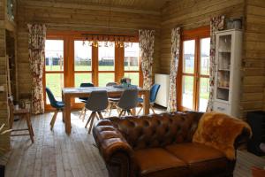 Villa Emilia - Gemütliches kinderfreundliches Blockhaus mit umzäuntem Garten