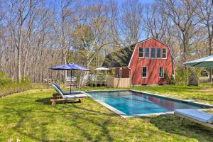 Upscale Hamptons Home 1 Mi to Sammys Beach!