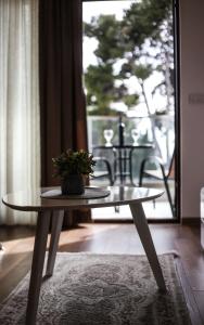 Arte Luxury Pool Apartmets