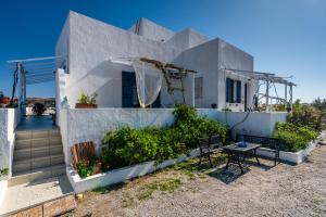 Tzivaeri Studios Milos Greece