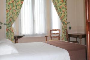 Hotels Le Chatel : photos des chambres