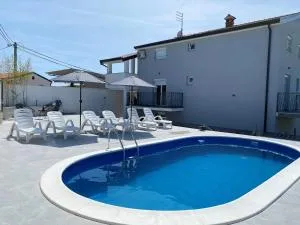 APARTMENTS PALISKA located in the countryside near Poreč - Flengi