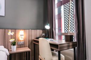 Days Hotel & Suites by Wyndham KL - Chan Sow Lin MRT or LRT