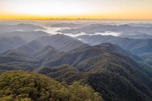 Moffat Falls Cottage overlooking waterfalls and mountains