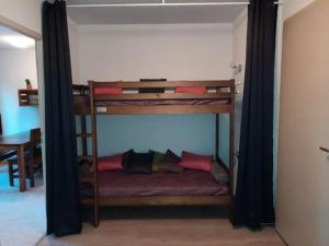 Appartement 1 chambre et 1 coin cabine, piscine, au bord du lac d Aureilhan,proche de Mimizan plage