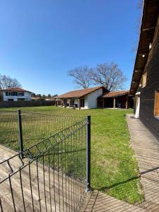 Maisons de vacances Ensemble de 3 villas avec piscine chauffee, esprit detente : photos des chambres