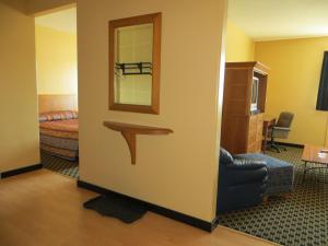 Athabasca Valley Inn & Suites