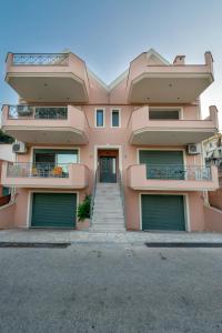 Grand View Maisonette