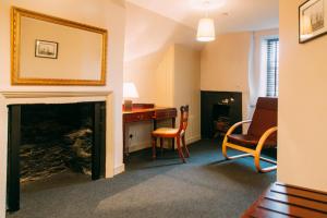 Single Room with Private Bathroom room in Dundee Backpackers Hostel