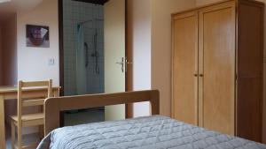Standard Single Room with Shower room in Hostellerie Chaityfontaine