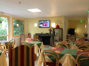 Hotels Hotel Bar Restaurant Couleurs Sud : photos des chambres
