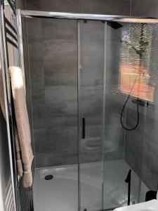 Self contained ensuite double bedroom with own entrance FREE OFF STREET PARKING