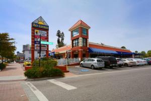 Siesta Cooler: Only Minutes Walk to Siesta Beach!