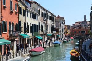 Locanda Salieri hotel, 
Venice, Italy.
The photo picture quality can be
variable. We apologize if the
quality is of an unacceptable
level.