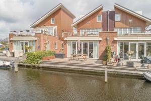 Meerzicht 70 - Vakantiehuis aan het water!