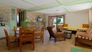 Holiday Home Gimino by Rent Istria